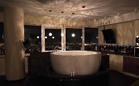 Sky Flat Jacuzzi 27 Floor