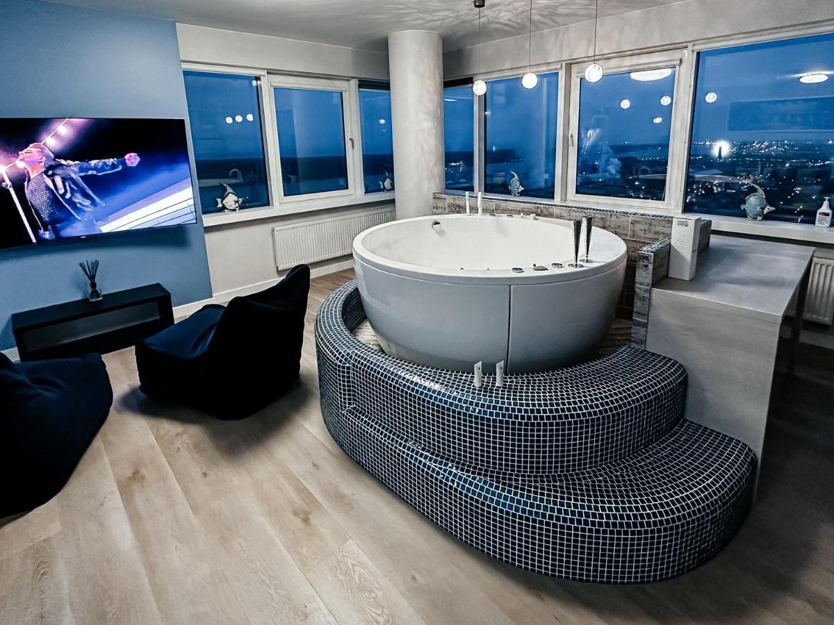 Sky Flat Jacuzzi 27 Floor Apartment Klaipeda Exterior photo