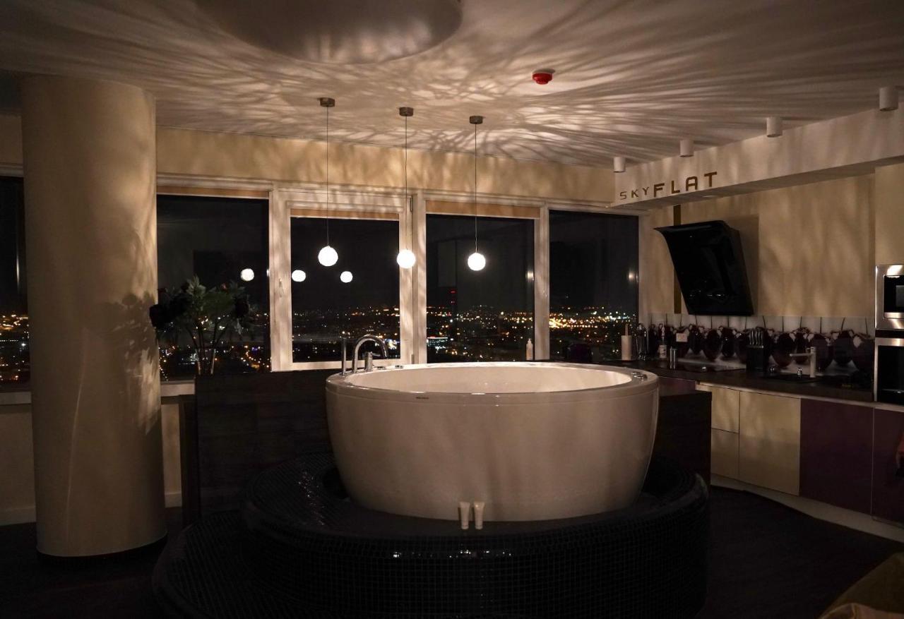 Sky Flat Jacuzzi 27 Floor Apartment Klaipeda Exterior photo